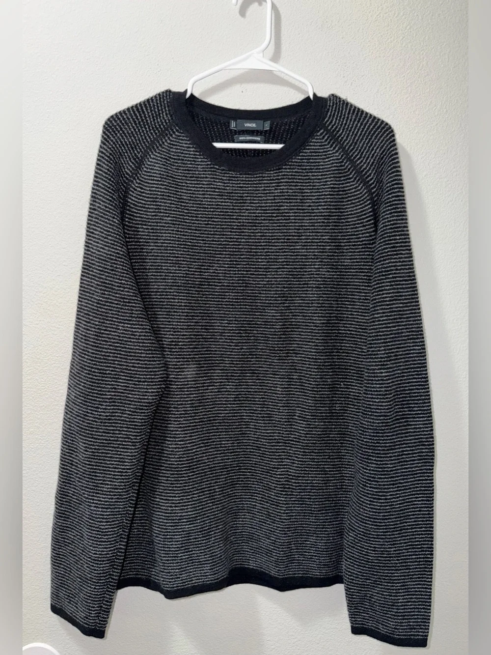 Men’s VINCE 100% CASHMERE CREWNECK SWEATER Black Soft Large Quiet Luxury Preppy